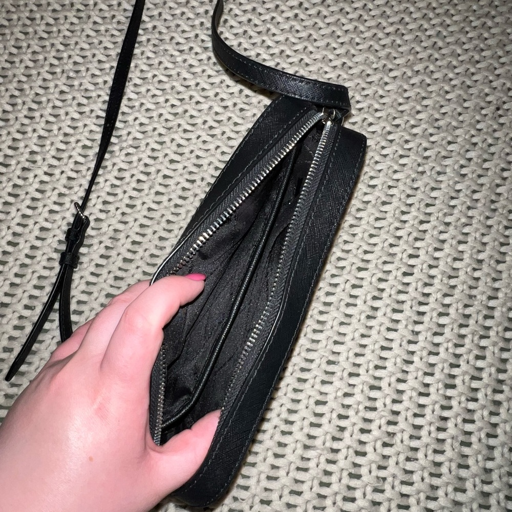 Michael Khors Black Crossbody Bag.